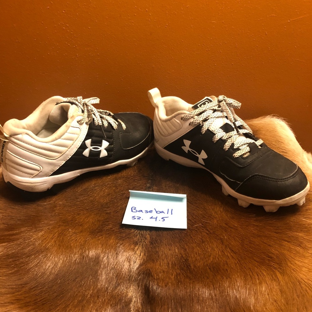 Under Armor Baseball Cleats size 4.5